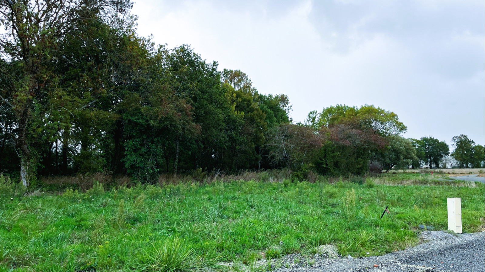 Terrain constructible de 350m2 à Maché