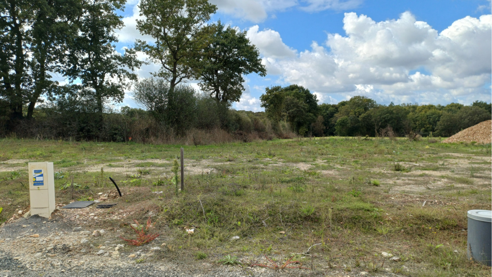 Terrain constructible de 404m2 à Apremont