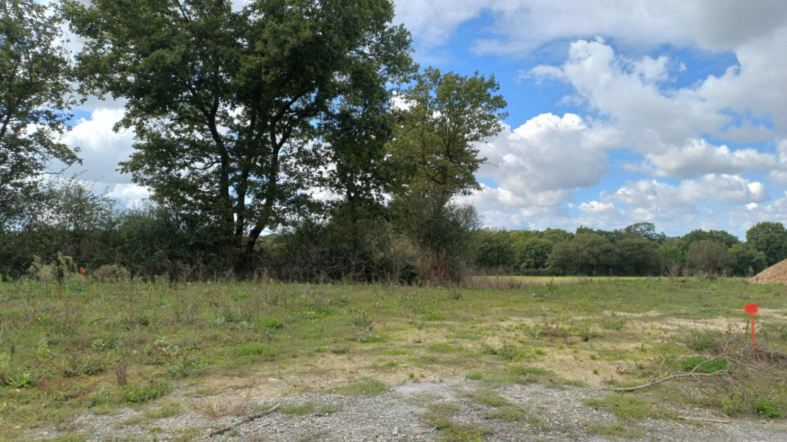 Terrain constructible de 511m2 à Apremont
