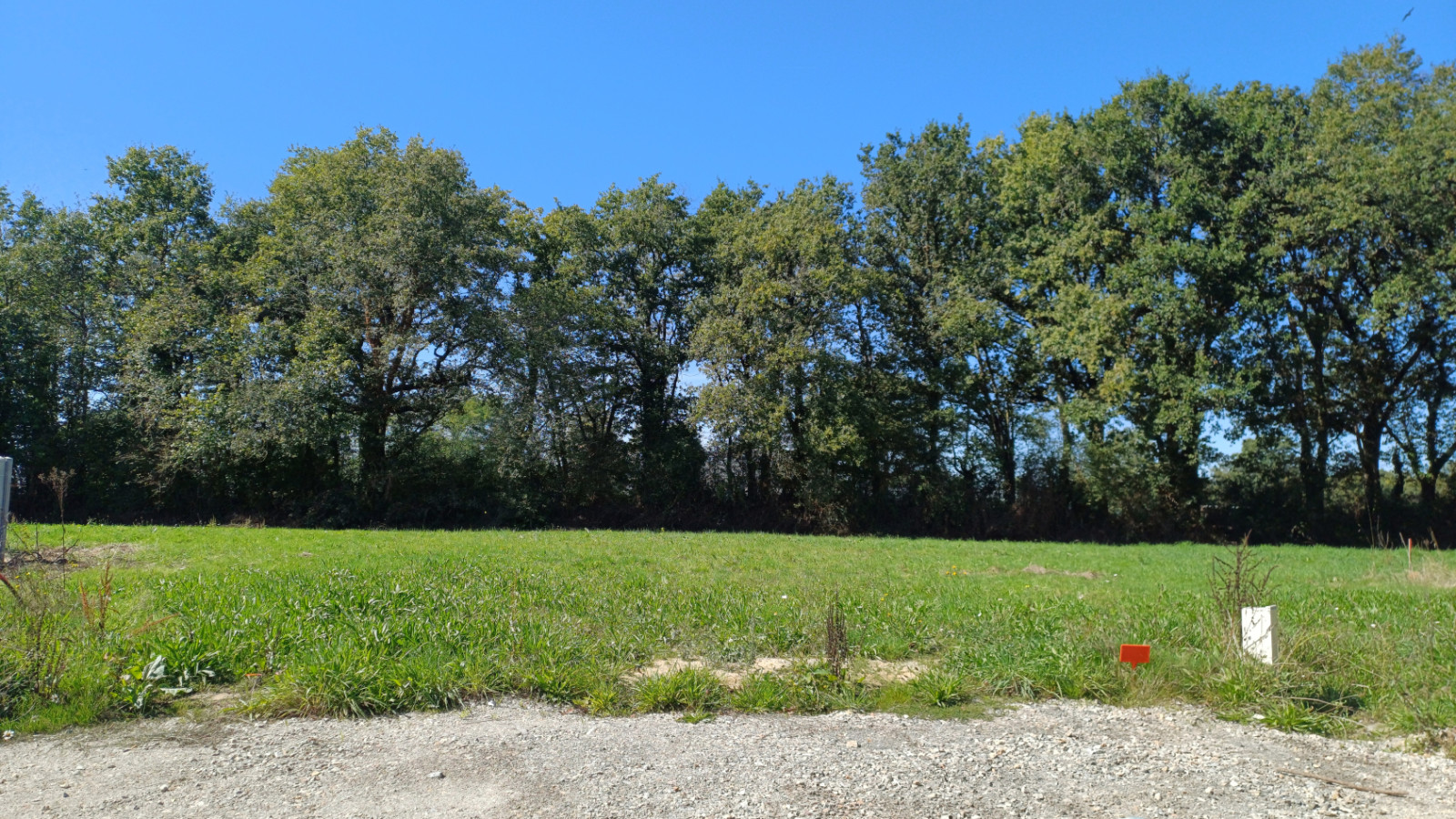 Terrain constructible de 441m2 à Beaulieu-sous-la-Roche