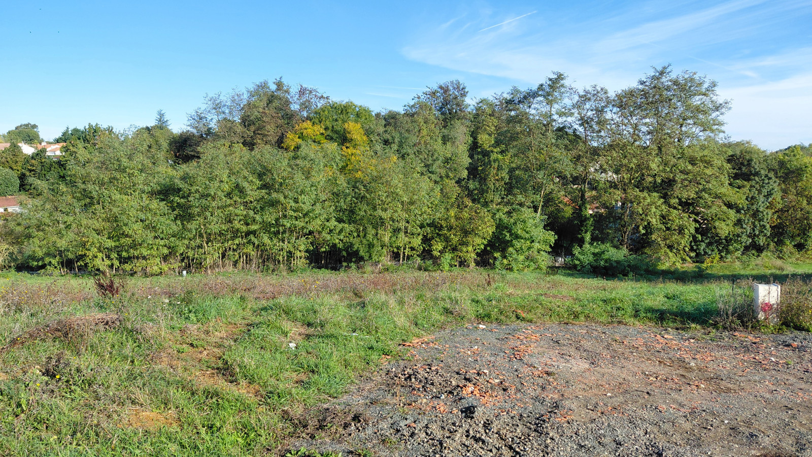 Terrain constructible de 855m2 à Curzon