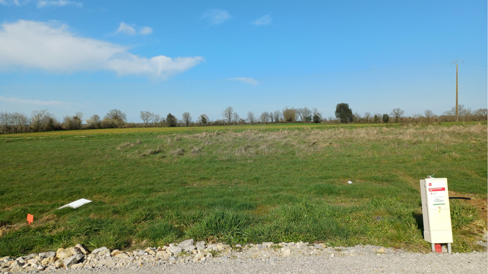 Terrain constructible de 301m2 à Coëx