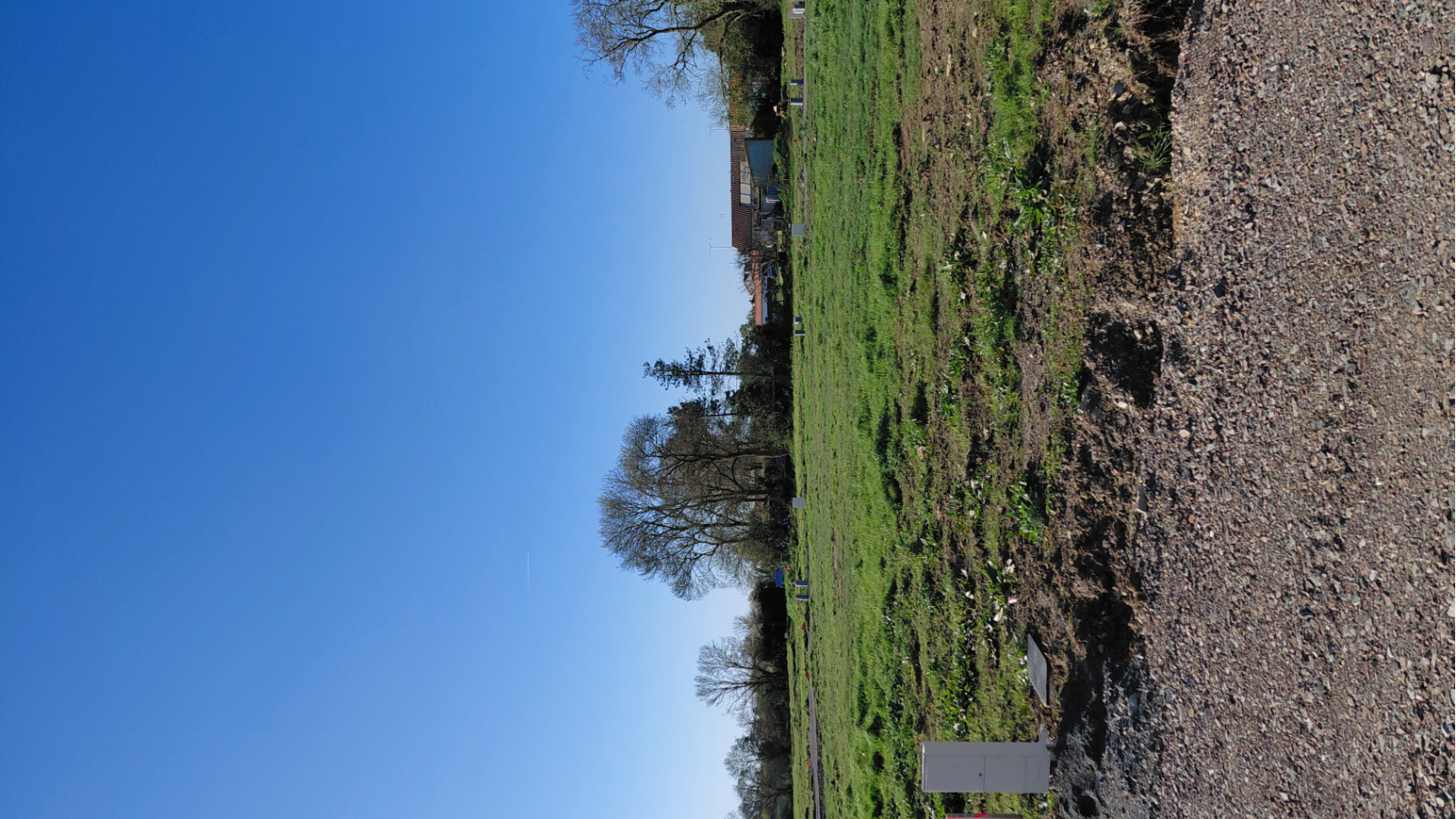 Terrain constructible de 370m2 à Saint-Hilaire-la-Forêt