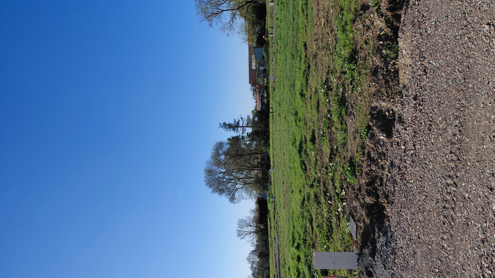 Terrain constructible de 480m2 à Grues