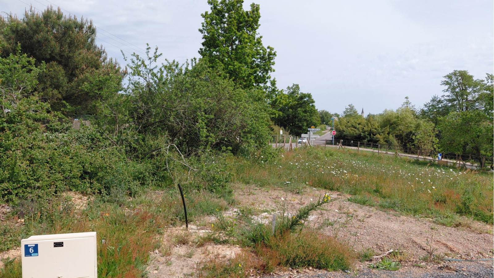 Terrain constructible de 709m2 à Vairé