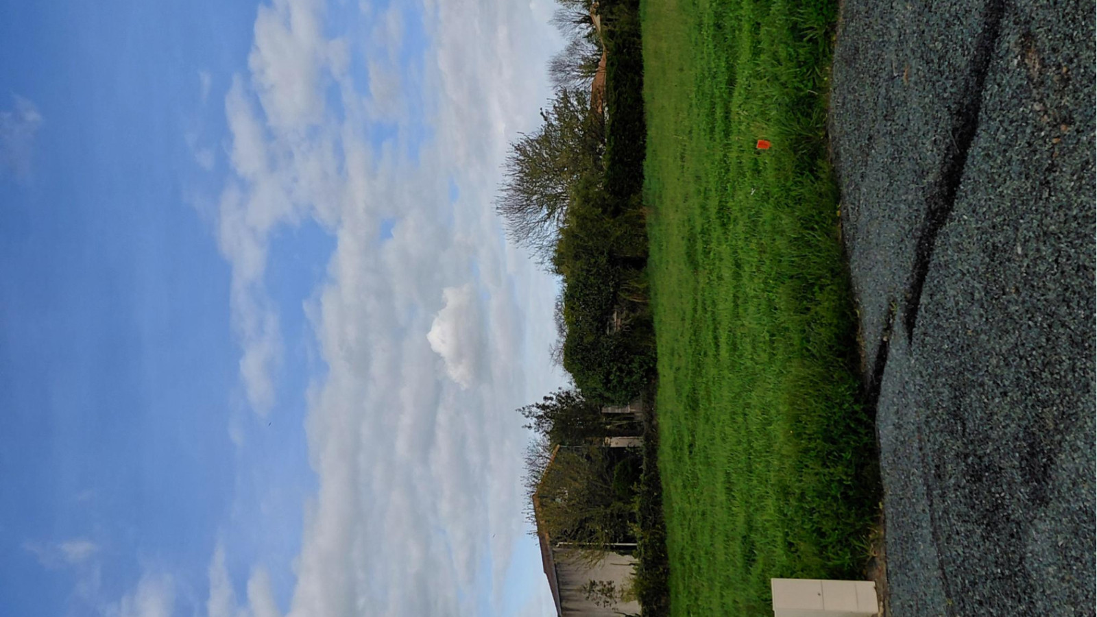 Terrain constructible de 383m2 à Poiroux