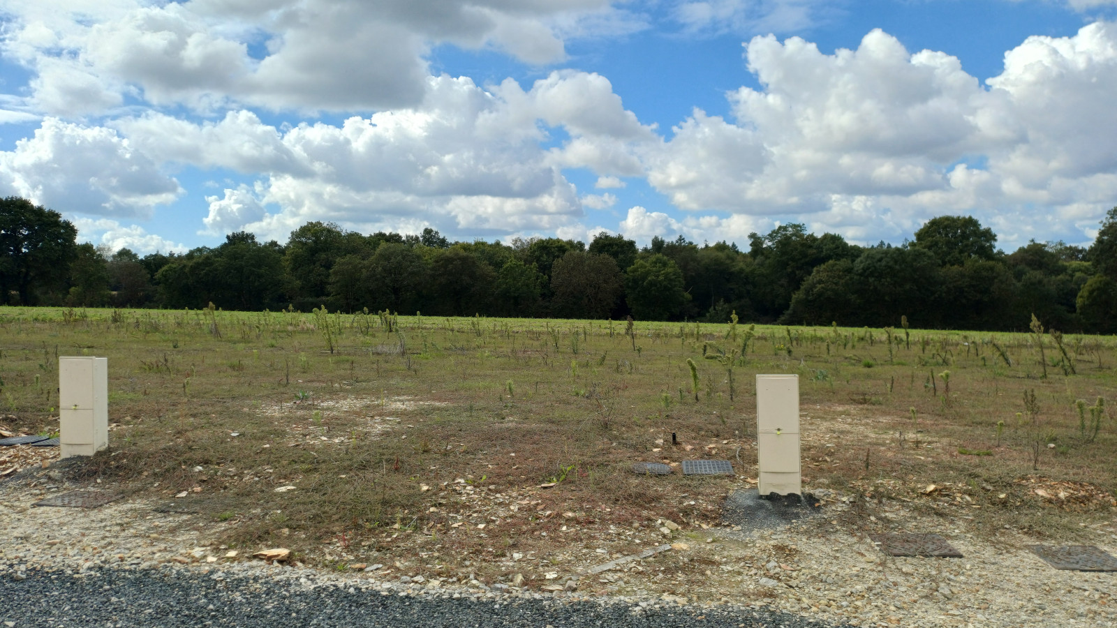 Terrain constructible de 376m2 à Saint-Mathurin
