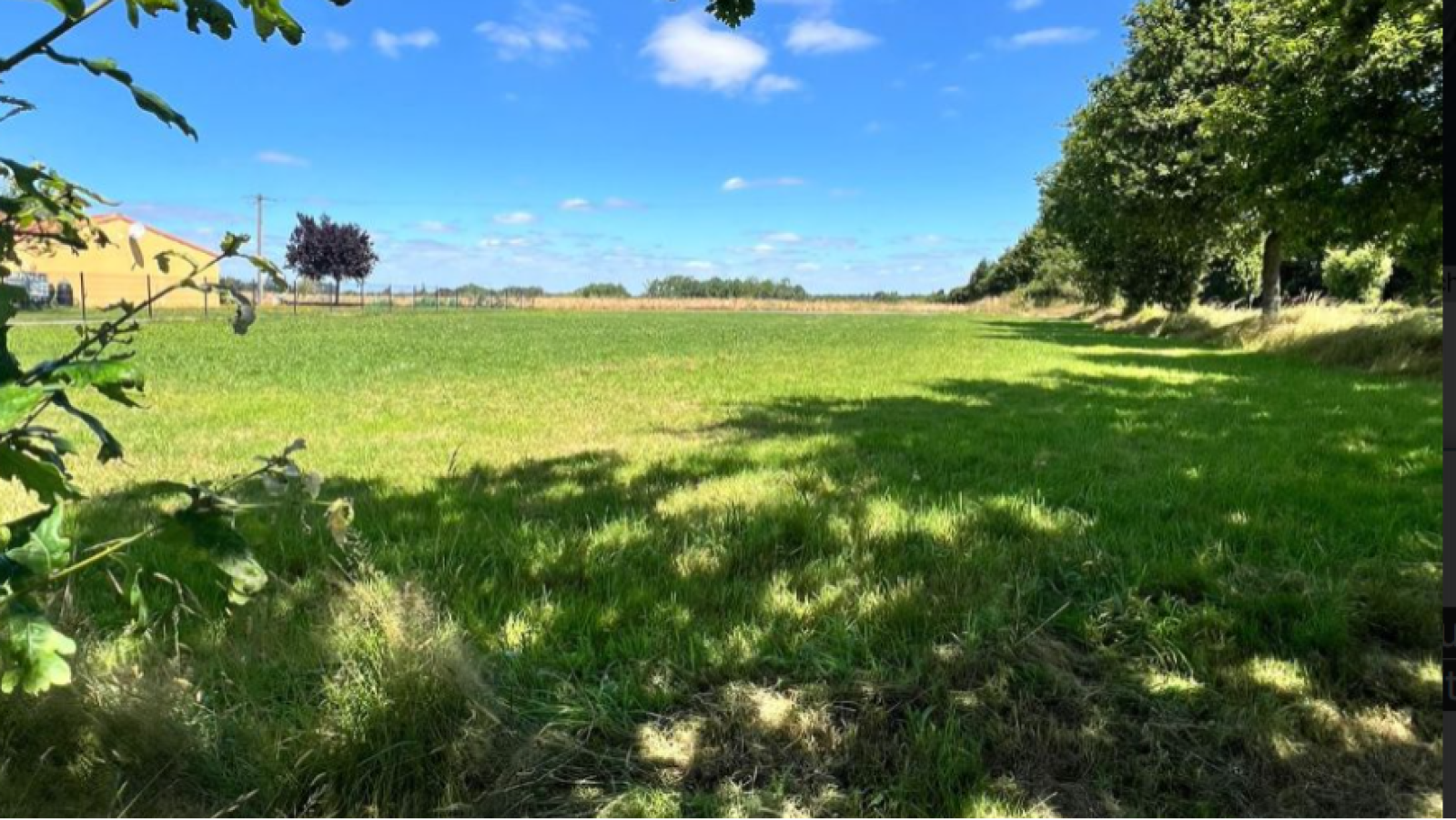 Terrain constructible de 420m2 à Aubigny-Les Clouzeaux