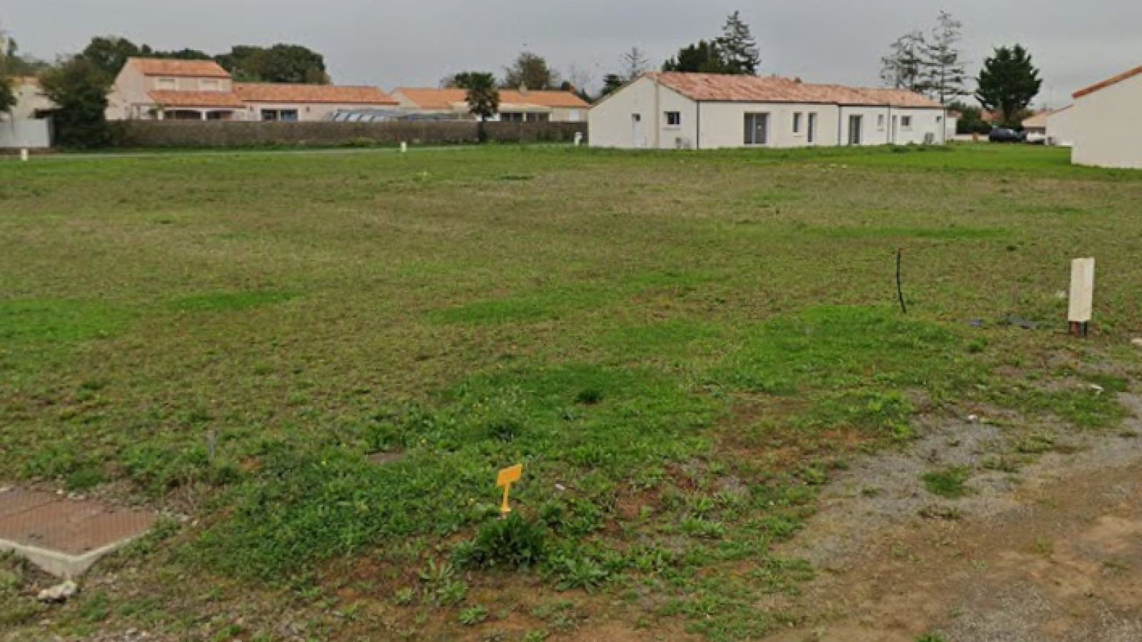 Terrain constructible de 510m2 à Les Magnils-Reigniers