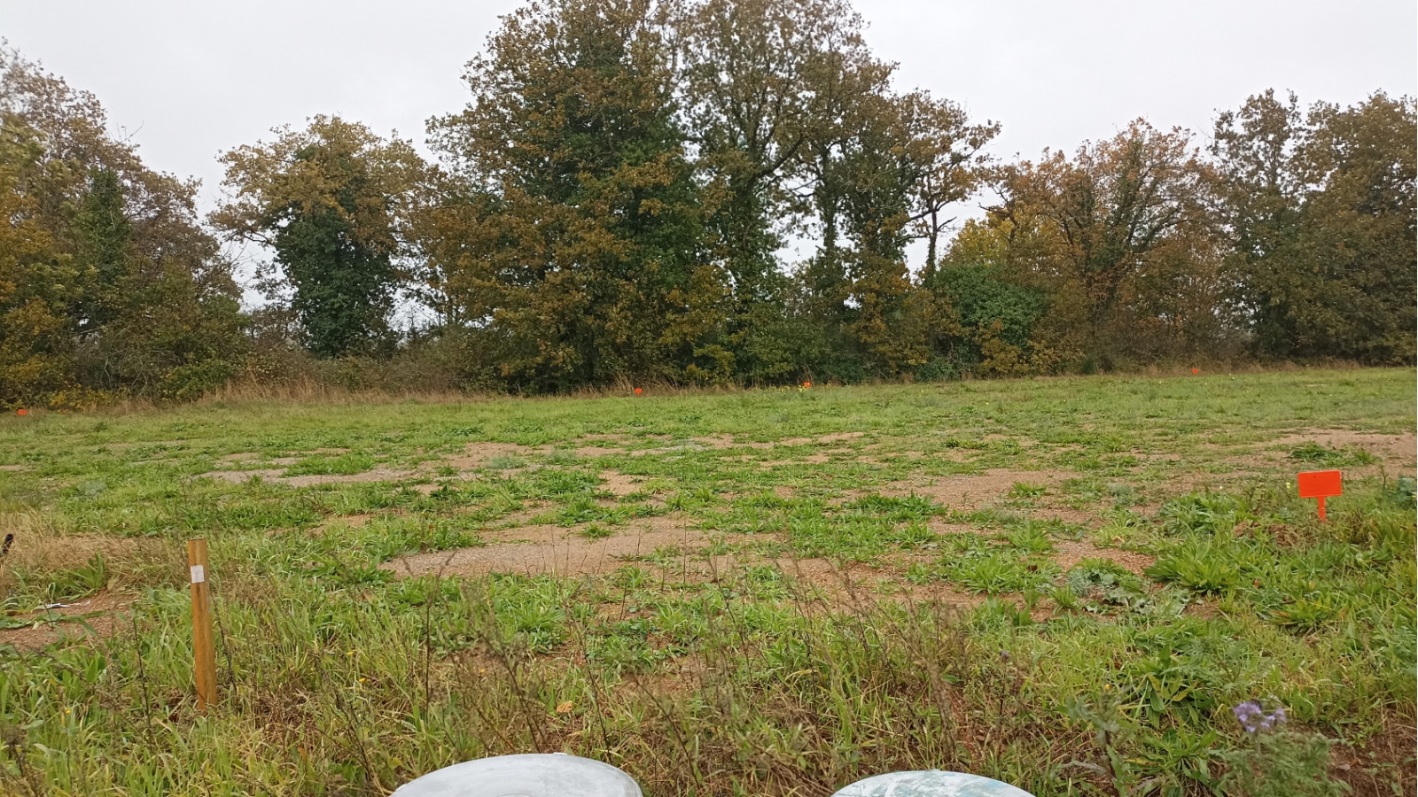Terrain constructible de 594m2 à Beaulieu-sous-la-Roche