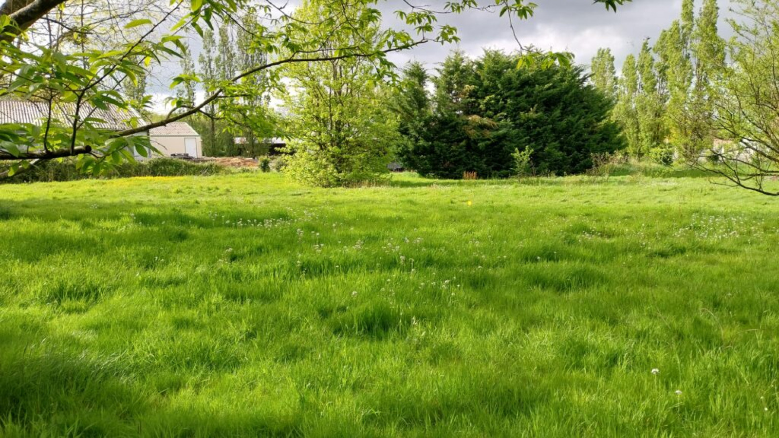Terrain constructible de 722m2 à Thorigny