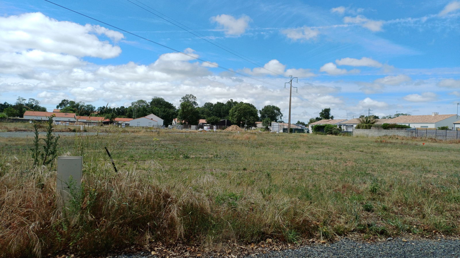 Terrain constructible de 321m2 à Saint-Mathurin