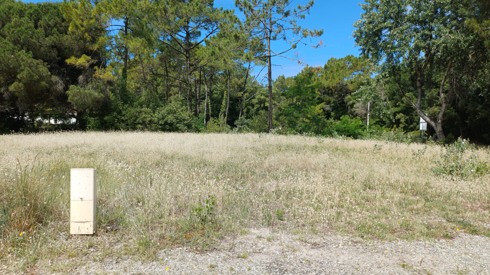 Terrain constructible de 350m2 à Maché