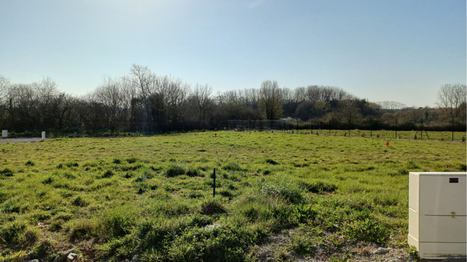 Terrain constructible de 599m2 à Froidfond