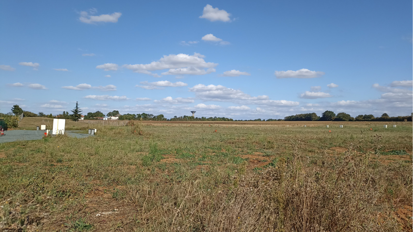 Terrain constructible de 396m2 à Fougeré