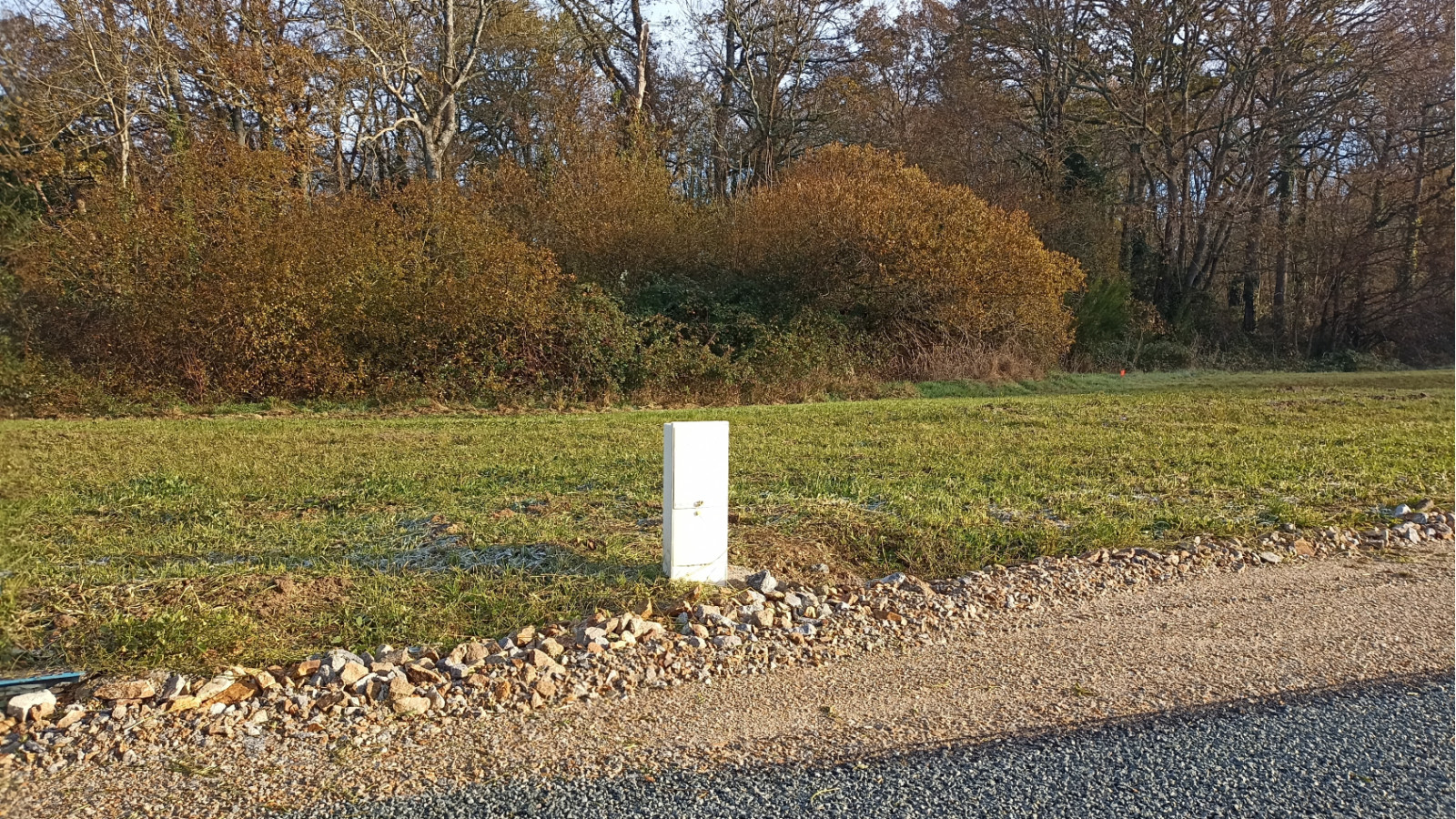 Terrain constructible de 594m2 à Beaulieu-sous-la-Roche