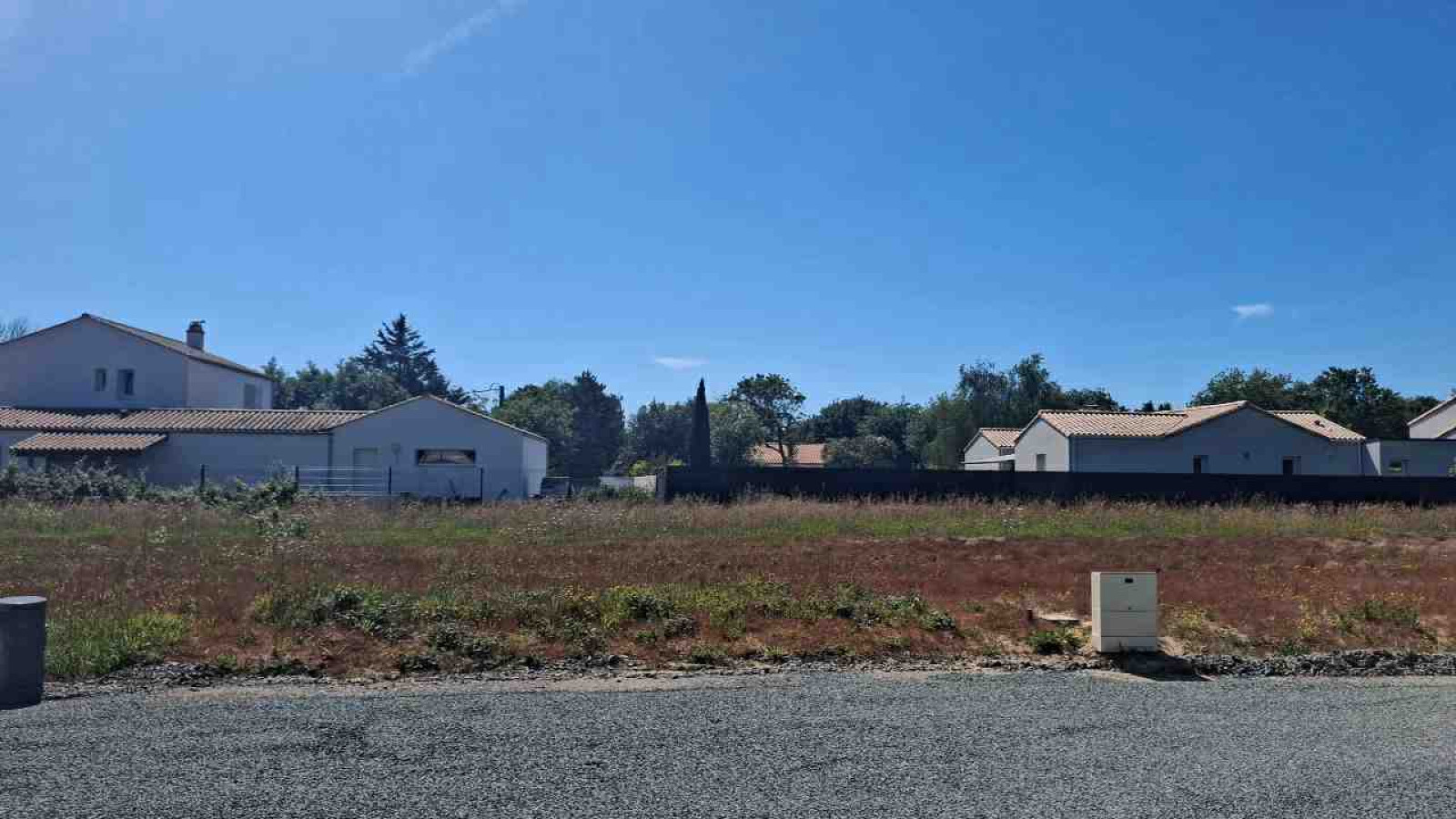 Terrain constructible de 432m2 à Saint-Hilaire-la-Forêt