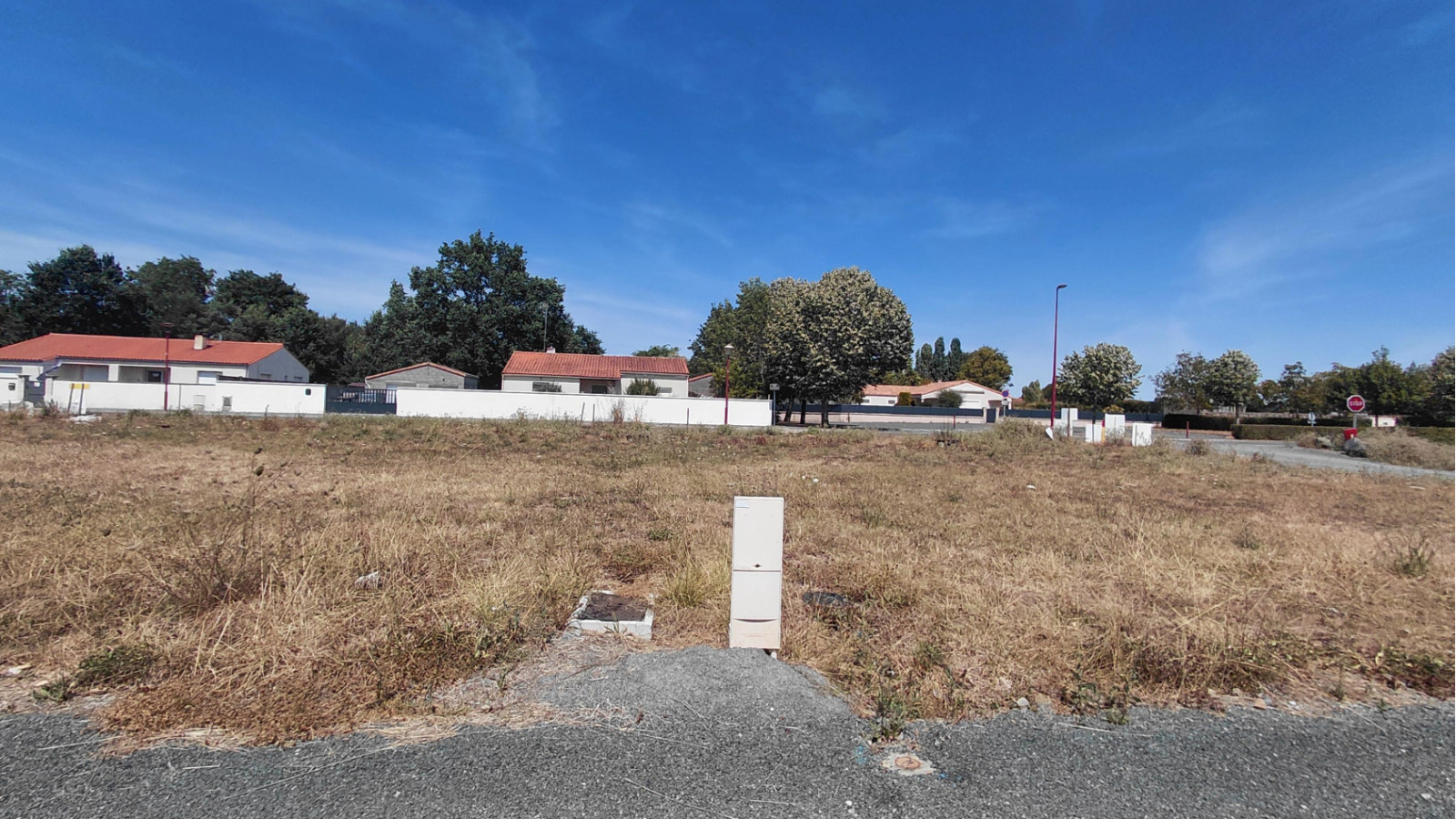 Terrain constructible de 690m2 à La Chaize-le-Vicomte