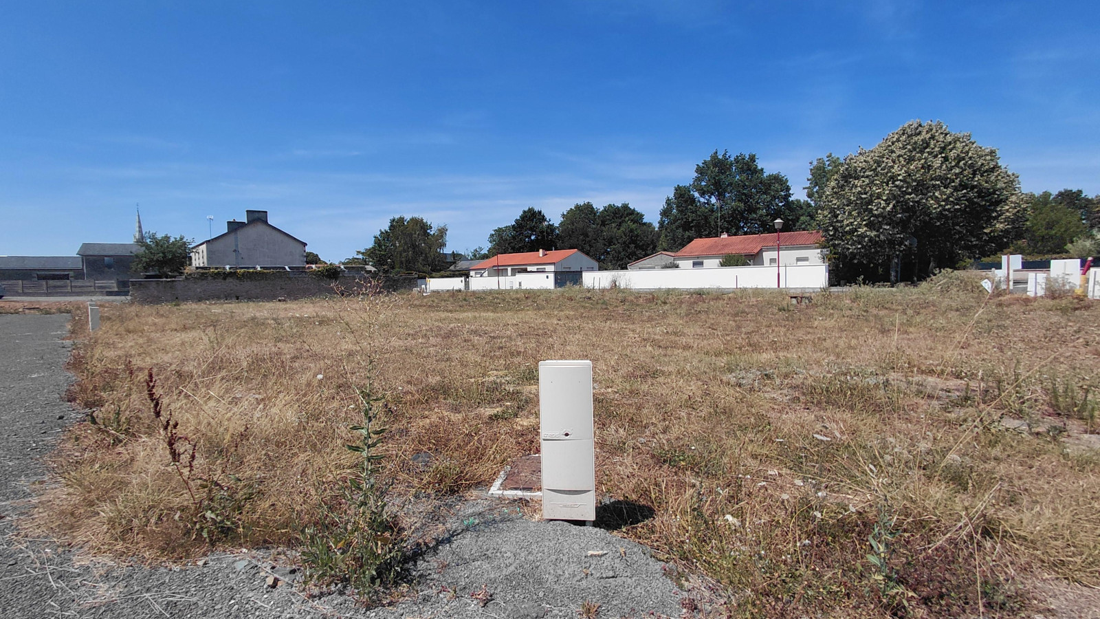 Terrain constructible de 553m2 à Mareuil-sur-Lay-Dissais