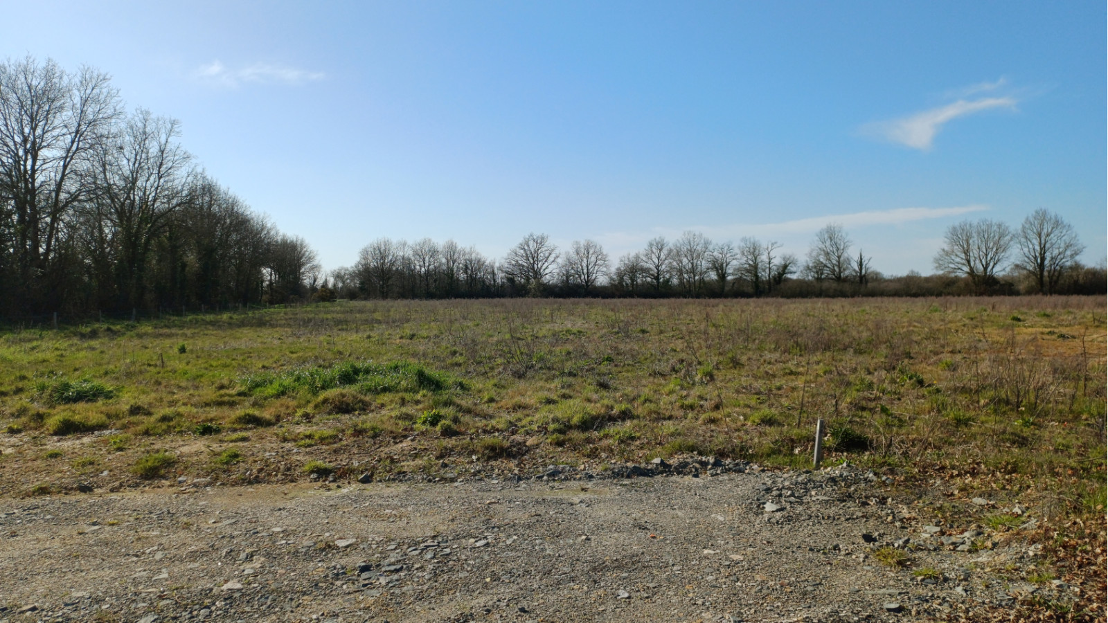 Terrain constructible de 412m2 à Saint-Urbain