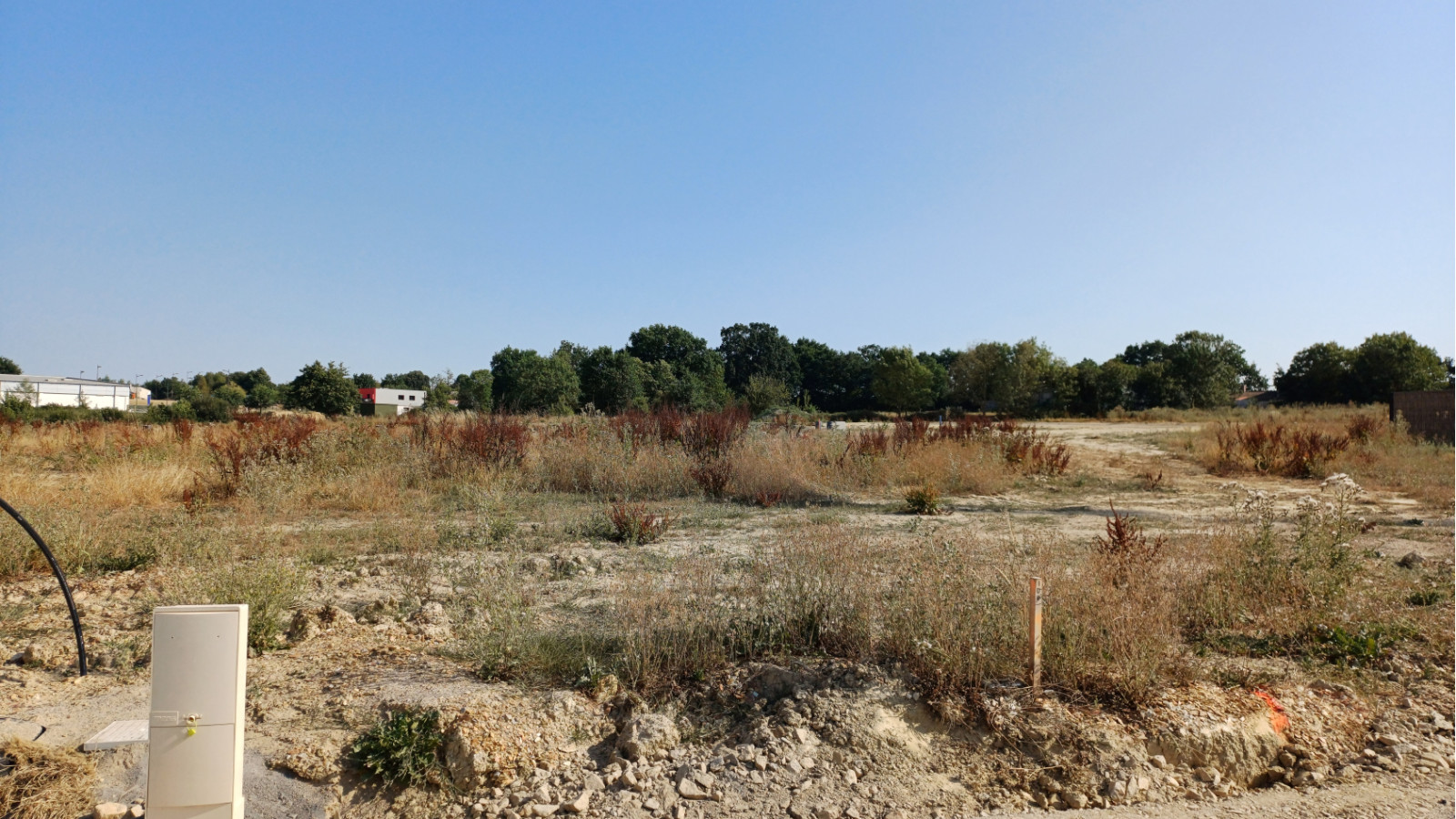 Terrain constructible de 366m2 à Saint-Julien-des-Landes