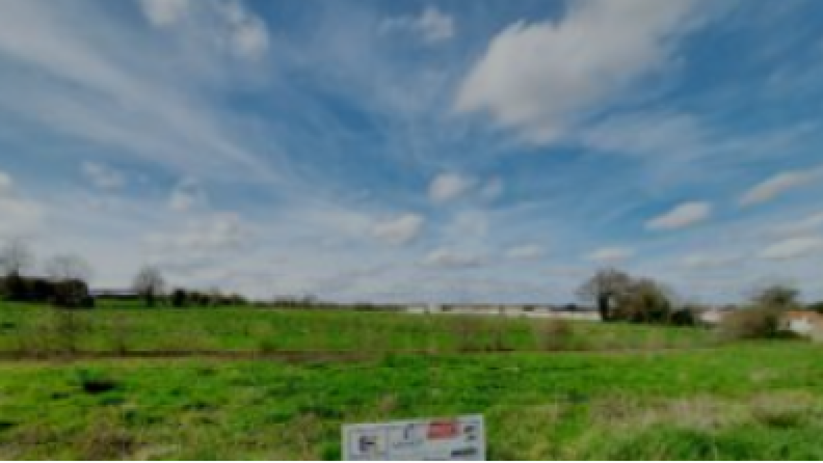 Terrain constructible de 393m2 à Les Achards