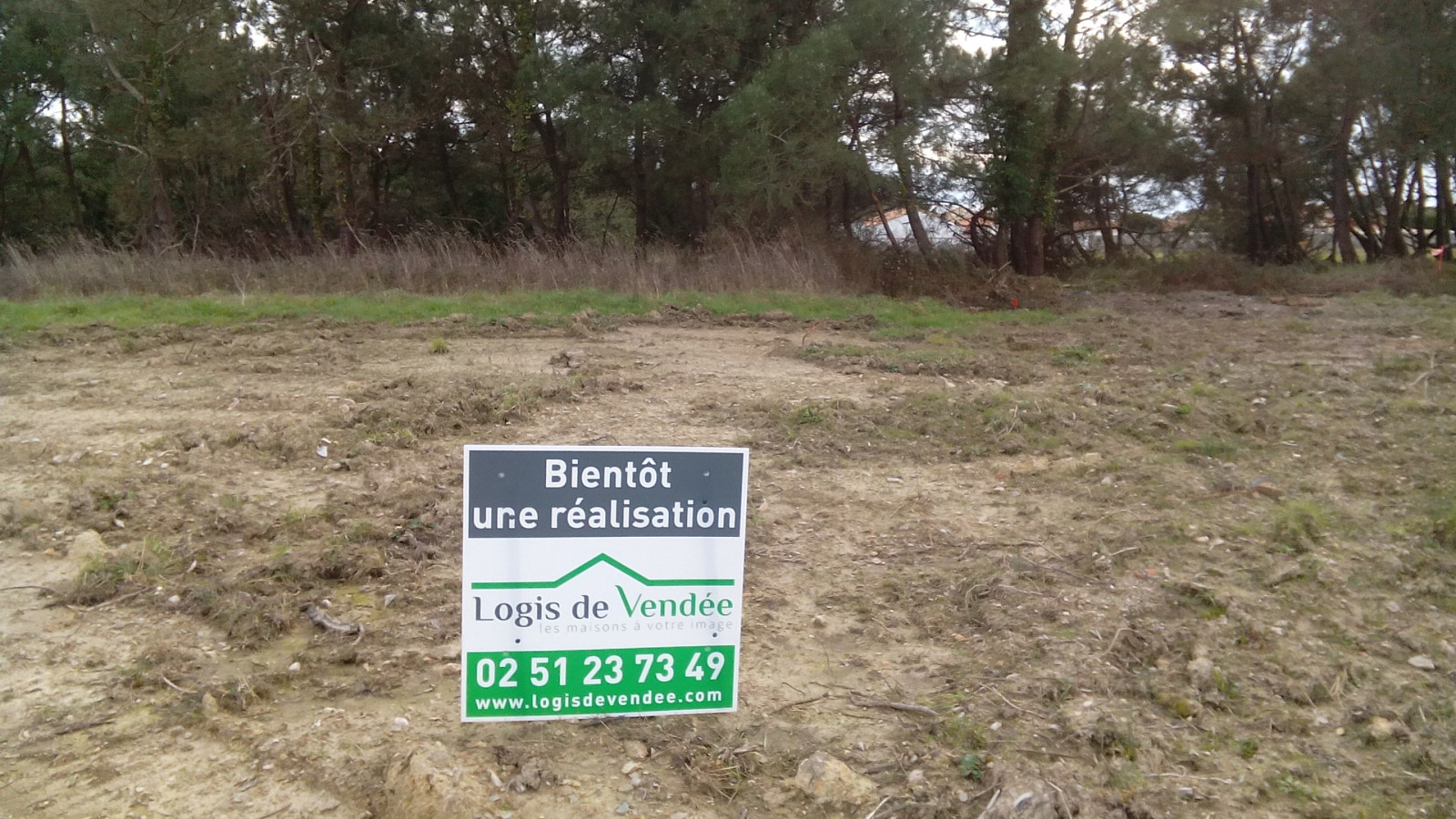 Terrain constructible de 456m2 à Aubigny-Les Clouzeaux